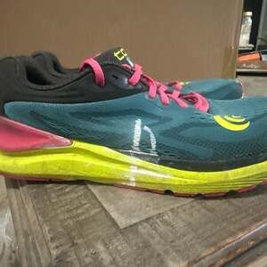 Topo Athletic Women's Ultrafly 3 Road Running Shoes Emerald/Fuchsia with one spo